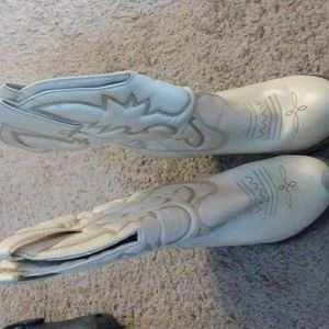 High heel cowgirl boots